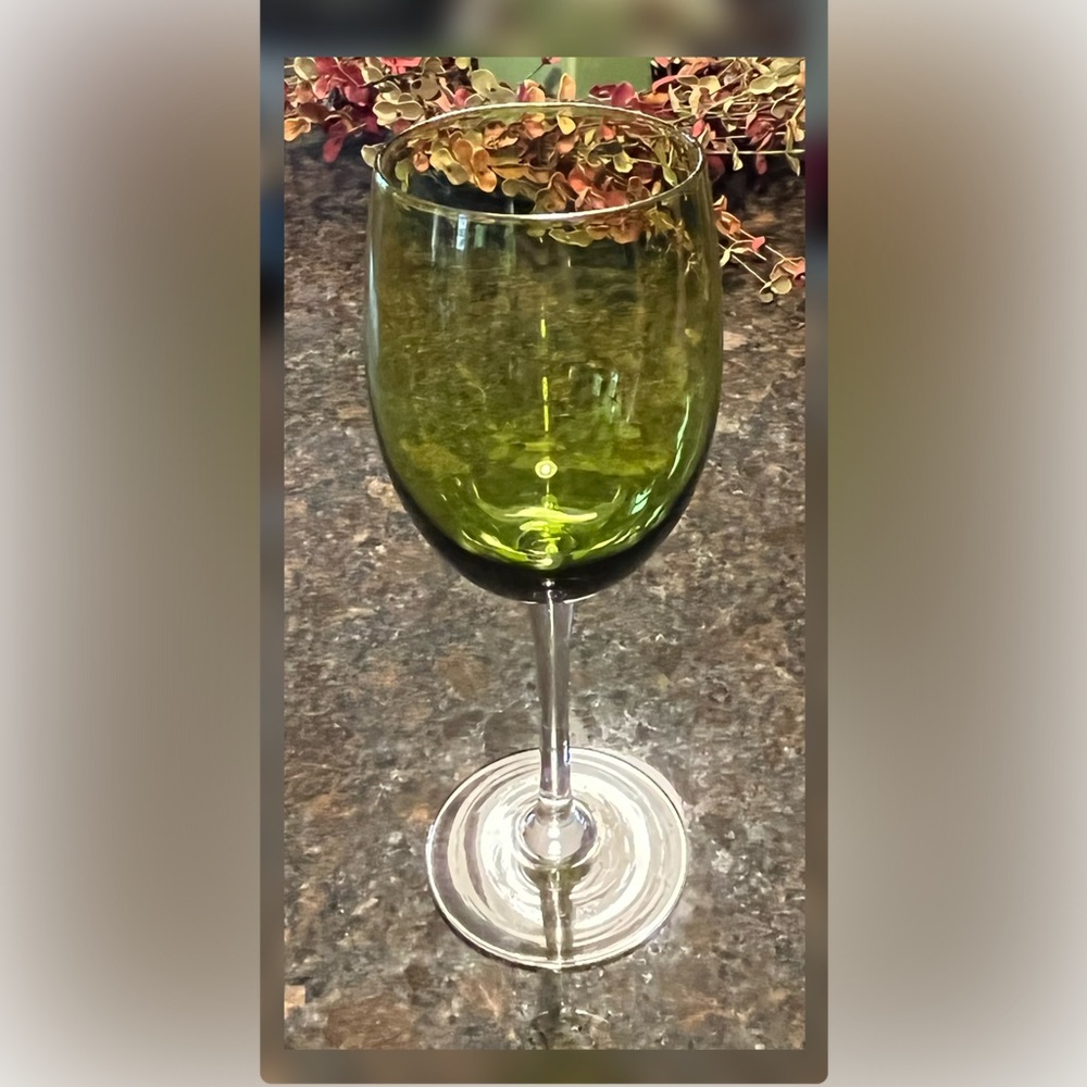 Set of Four Green & Blue White Wine/Balloon Wine Glasses - Picture 2 of 8